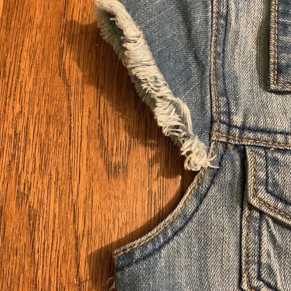 🍂 4/$20 🍂 Girls Guess Denim vest. - Picture 4 of 9